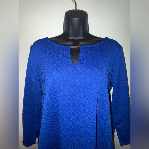 Dana Buchman Royal Blue Textured Keyhole Tunic Blouse Size M High Low Office - Picture 11 of 11